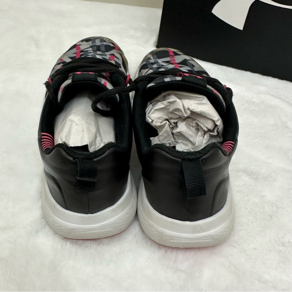 Kids Under Armour GGS Charged Black/Pink Running Shoes - Picture 3 of 13